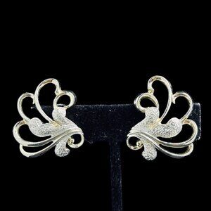 Vintage Sarah Coventry Silver Tone Textured Clip On Earrings (5268)